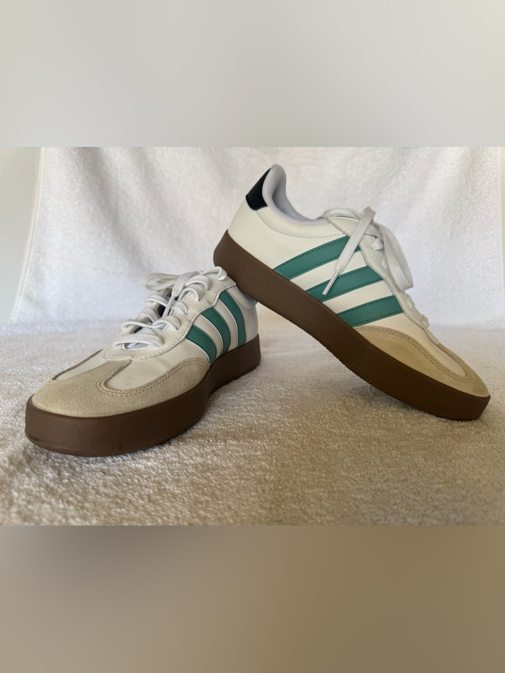 Adidas Barreda Shoes, Unisex. - Picture 3 of 9